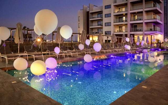 Mercure Larnaca Beach Resort
