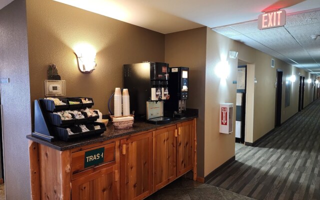 Pine Peaks Lodge & Suites