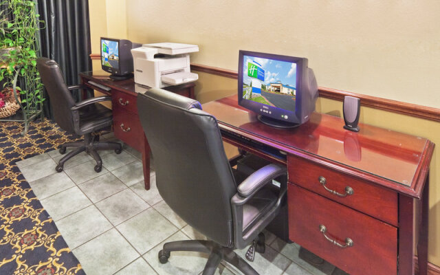 Days Inn & Suites By Wyndham Tahlequah