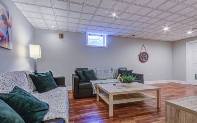 Beautiful modern colonial house 10m to DC