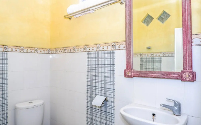 OYO 898 Joglo Family Hotel & Homestay