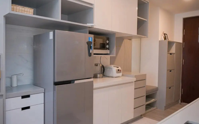 Spacious & Elegant 3BR Apartment at Sky House BSD