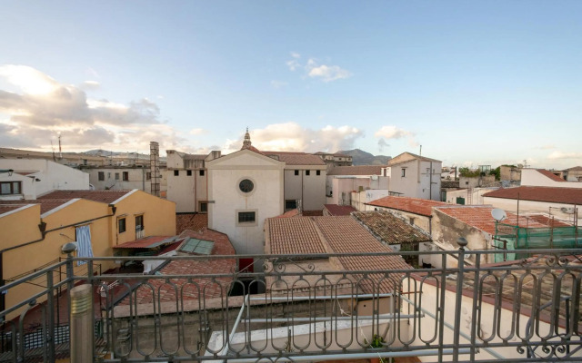 Sunny loft with terrace and A/C in the city centre