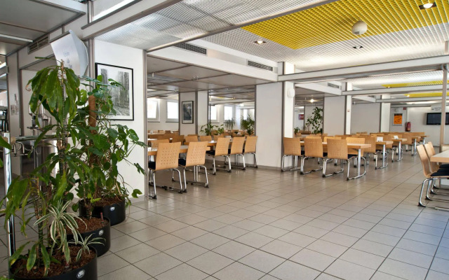 Haus International Hostel