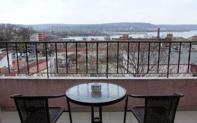 FM Economy 2-BDR Apartment - Varna Bay