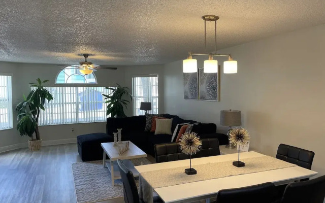 Modern Luxury Apartment Close Disney