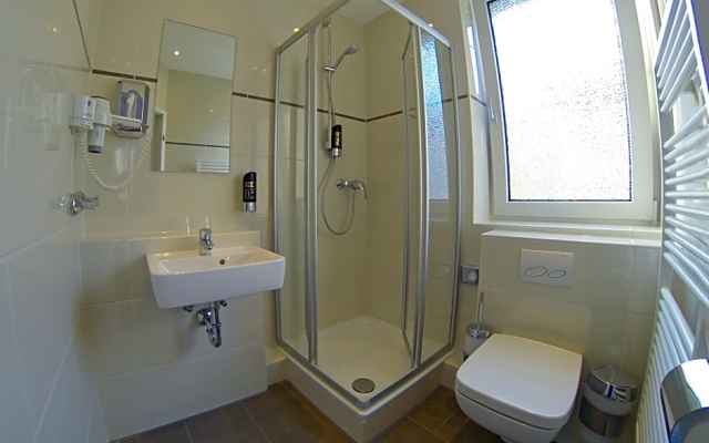 Standard Double room with city view (full double bed) (queen size bed)
