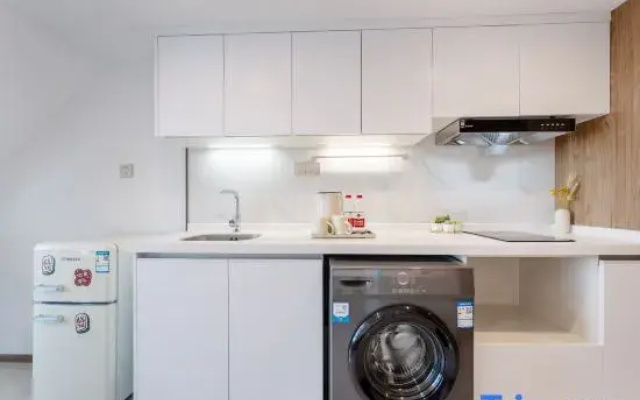 Shuyi LOFT High-altitude Audio-visual Homestay (Sijiaying Subway Station)