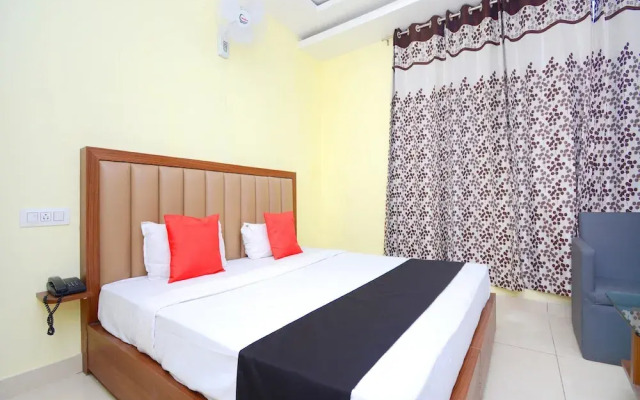 Capital O 38623 Pathankot Club