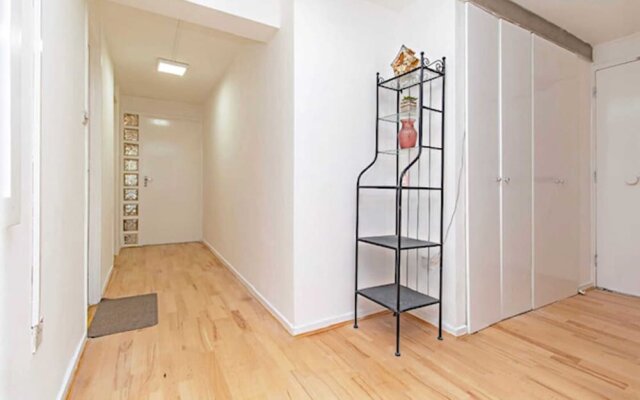 Spacious & Airy Apt w Balcony in Kentish Town