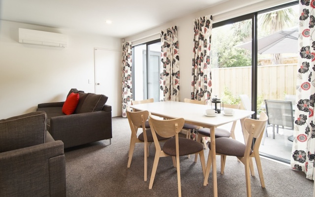 Hutcheson Street Villa – Guest Rooms – Christchurch