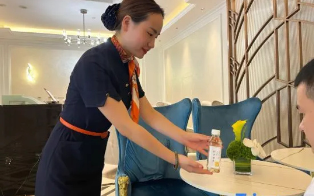 Phoenix Hotel – People – Zunyi