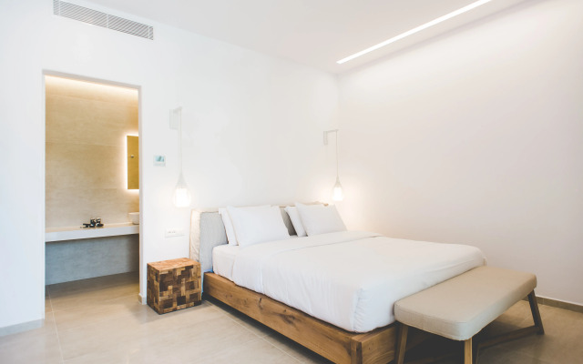 Super Paradise Hotel