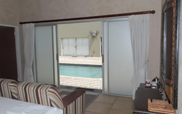 Sunset Lodge & Safaris