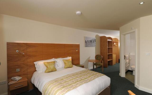 Croyde Bay Hotel or Self Catering