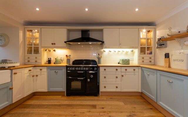 Stunning Farm Steading - 5 Mins to St Andrews