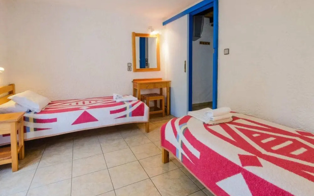 Aesthetic Holiday Home in Palaiochora near Sea Beach