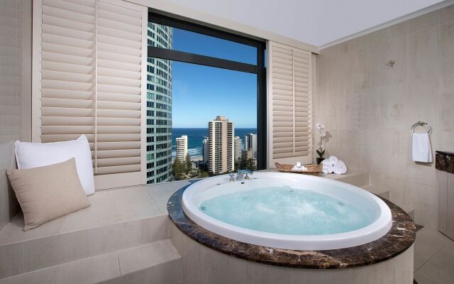 voco Gold Coast by IHG