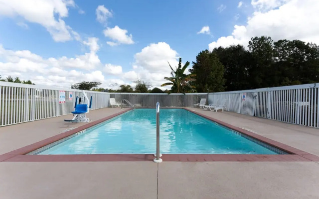 Days Inn by Wyndham Lamont/Monticello