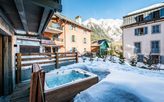 Douka - Upscale Chalet With Hot Tub