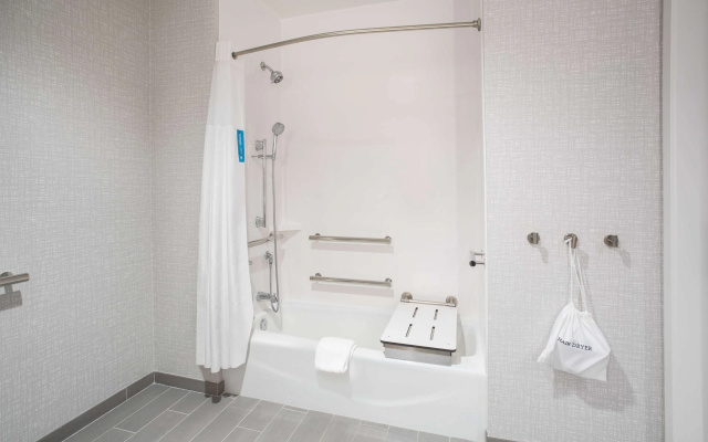 Hampton Inn & Suites Watsonville