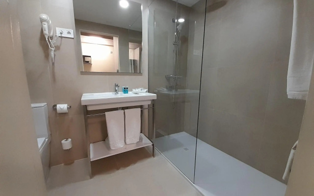 Eco Alcala Suites