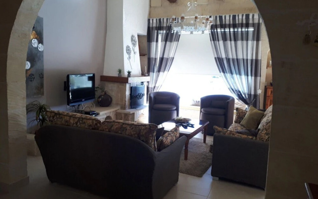 Twilight Gozitan Farmhouse With Pool