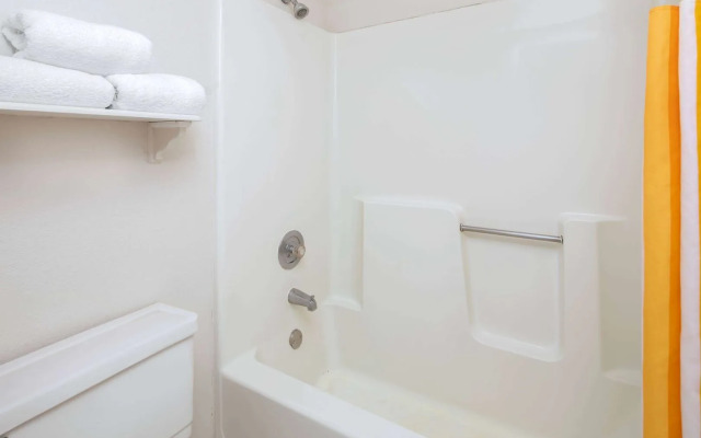 Super 8 by Wyndham Savannah