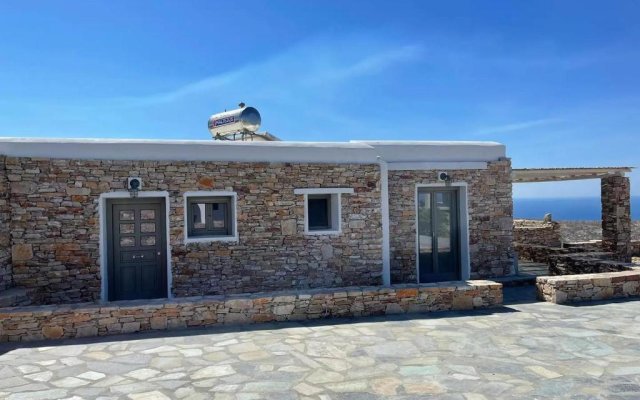 Rustic Stone House in the Heart of Folegandros