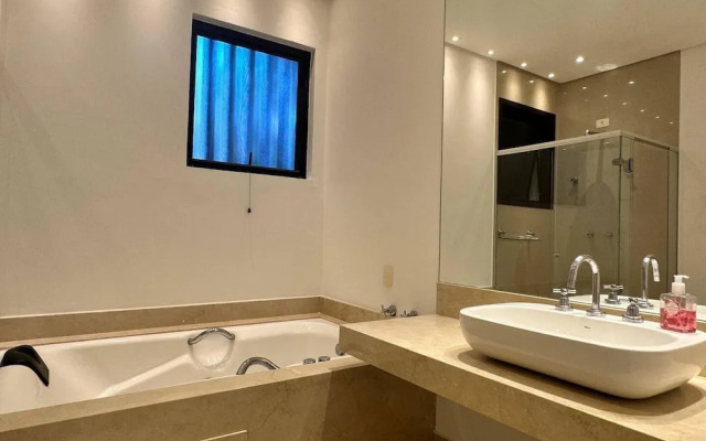 Mans o 6 Suites Riviera