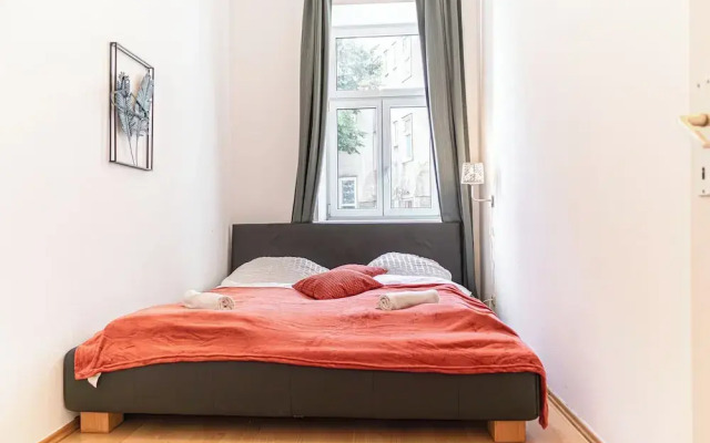 Basic 2BR Apt Near Westbahnhof