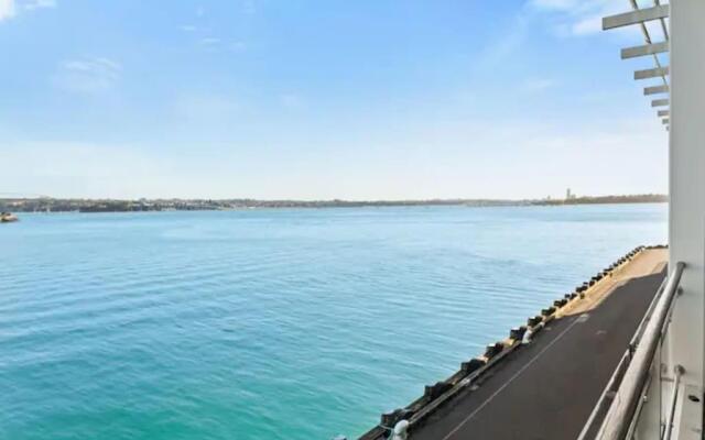 Relaxing Sea Wharf View Apartment