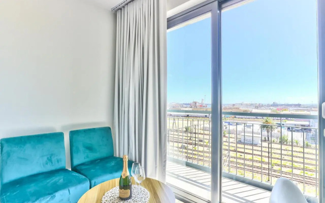 Stunning work pad on 1onAlbert- 601