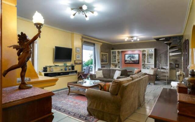165 sm Penthouse Maisonette Apartment