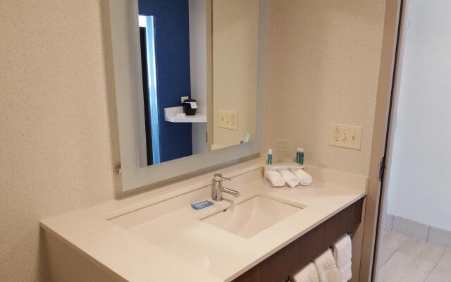 Holiday Inn Express & Suites Oswego, an IHG Hotel