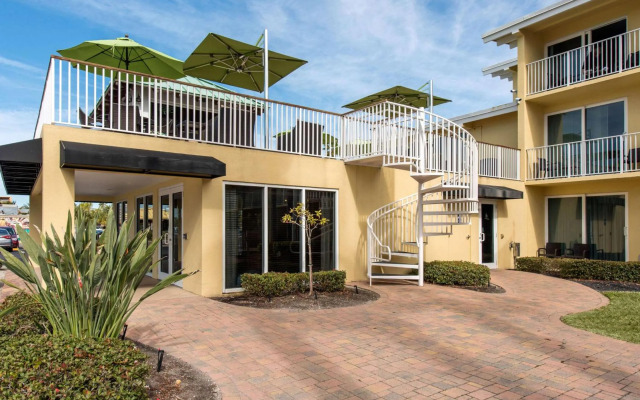 Treasure Island Hotel and Marina