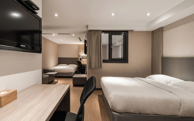 The Riverside Hotel International