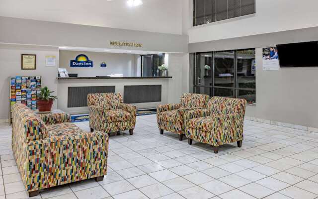 Days Inn by Wyndham Spartanburg Waccamaw