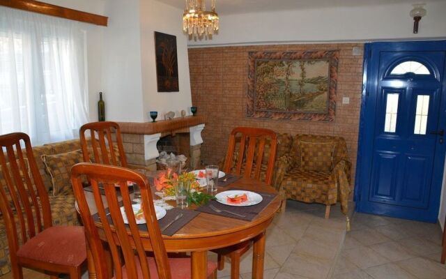 Traditional Summer House in Marmari