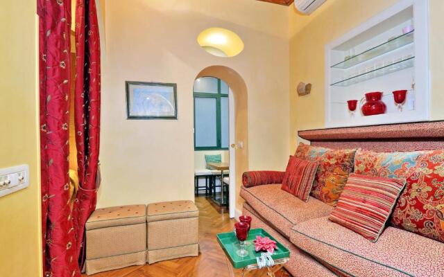 Pantheon charming apartment