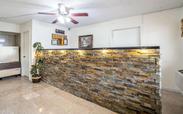 Rodeway Inn & Suites