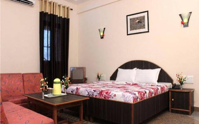 Geetanjali Hotel & Motel