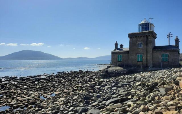 Seascape on the Edge of Town: 4 Beds All Ensuite.