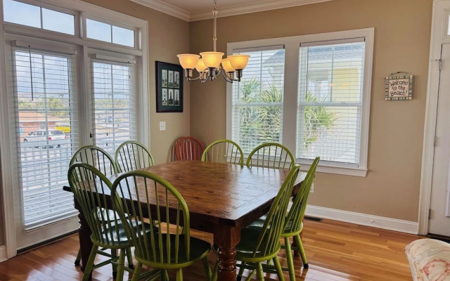1 Fine Day 4 Bedroom Home by RedAwning