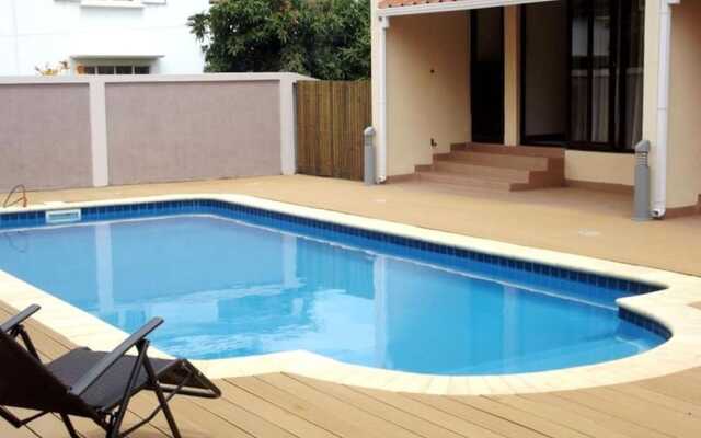 "fully Equipped Apart. 4 ppl Only 500m From Flic-en-flac Beach"