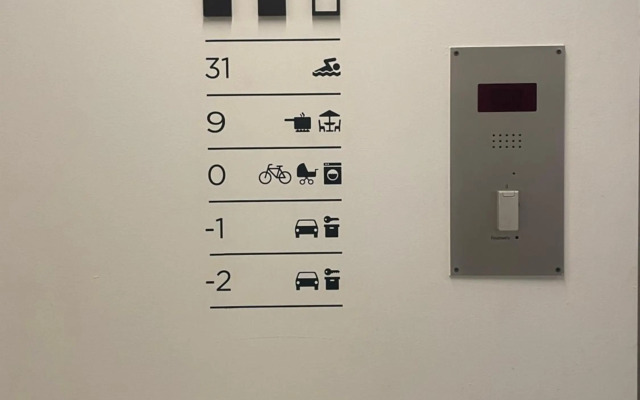 Sonnenaufgang über den Prater - Pool am Dach