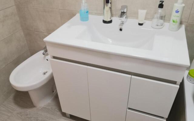 confortable y luminoso piso 5 camas, parking gratis