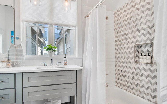 Isle of Dogs 205 Fiv-b