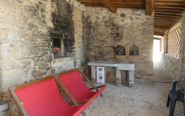 SCAPPO IN UMBRIA, Casale Monti