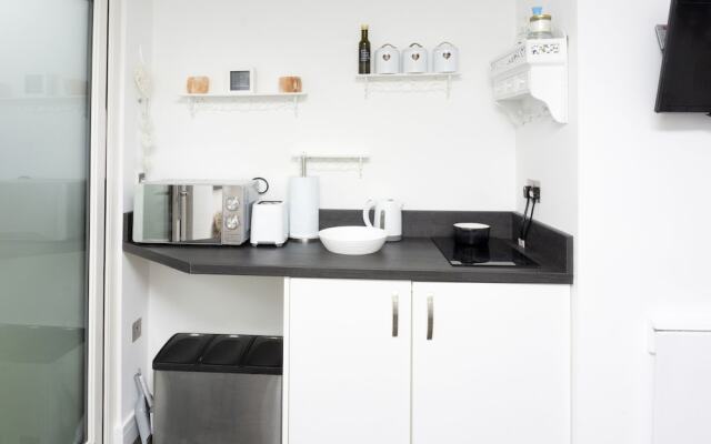 Beautiful 2 Bed Studio
